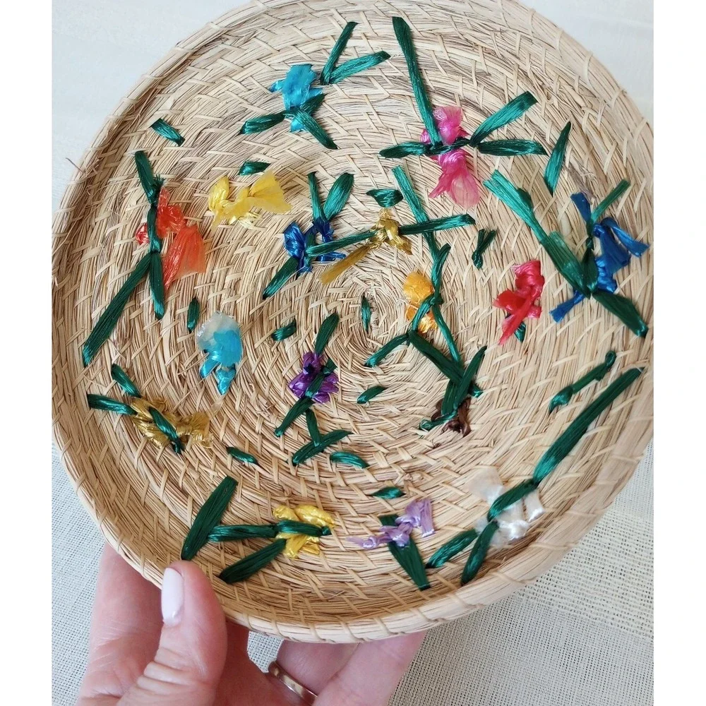VTG Raffia Flower Embellished Straw Covered Round Basket
